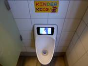 Kindertoilet met display