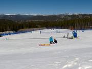 Oefenterrein met transportband