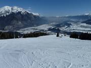 Het bovenste deel van de skiroute naar het dal