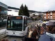 Met de bus en de koets gaat het door Megève