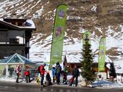 Halteplaats shuttle in het dorp