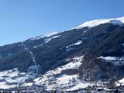 Uitzicht van Bramberg naar het skigebied Wildkogel