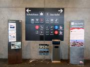 Bewegwijzering bij het bergstation