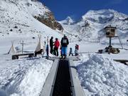 Aanwezigheid bij de transportband bij het uitstappen