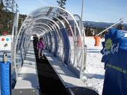 Overdekte SunKid transportband voor de kleintjes