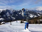 Sneeuwtoren met opslagvijver