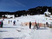 Licht oefenterrein in het dal bij de Dorf- en Hörnilift