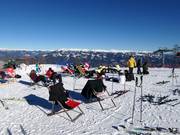Ligstoelen bij de Seehütte