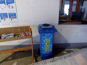 Afvalscheiding midden in het skigebied