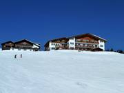 Met de ski's kun je tot aan het hotel skiën.
