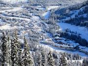 Uitzicht op de accommodaties in en rond Sun Peaks Village