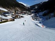 Direct aan de dalafdaling bevinden zich accommodaties