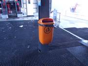 Afvalbak bij de lift