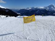 Veel langzaam-borden in het skigebied