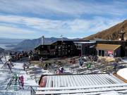 Mogelijkheden om iets te eten en drinken bij het dalstation