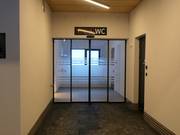 Verzorgde sanitaire voorzieningen bij het dalstation van de Diasbahn