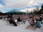 Zonnebanken nodigen uit om te ontspannen