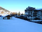 Veel hotels liggen direct aan de pistes.