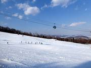Gemakkelijke en brede dalafdaling Kitanomne Zone
