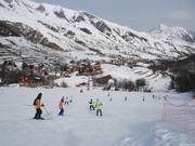 Skischoolgroep op de dalafdaling naar Saint Sorlin