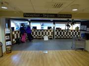 Verzorgde receptie met skipasbalie