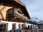 Hochfeldernalm midden in het skigebied Ehrwalder Alm