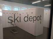 Verzorgd skidepot bij het dalstation