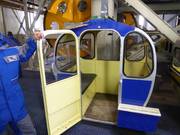 Het vriendelijke personeel helpt bij het instappen in de gondelbaan.