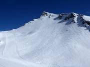 Diepe sneeuwhellingen bij de Piz Nair