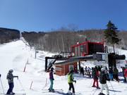 12 Aurora Peak Quad - 4-persoons vaste stoeltjeslift