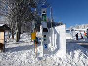 Op alle parkeerplaatsen moet je een parkeerticket kopen.