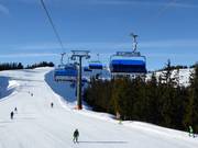 Bernkogel 6er - 6-persoons hogesnelheidsstoeltjeslift (koppelbaar) met kap en stoelverwarming