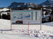 Piste-informatiebord in het skigebied