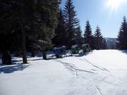 De sneeuwkanonnen wachten op hun volgende inzet.