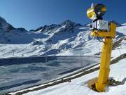 Sneeuwkanon bij het stuwmeer
