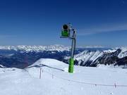 Sneeuwkanon aan de rand van de gletsjer