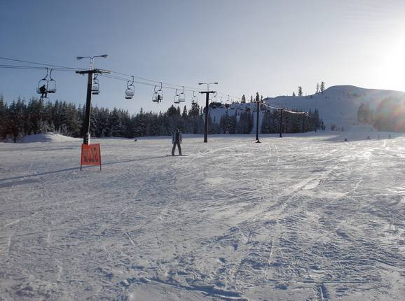 Brede en gemakkelijke piste in het skigebied Soda Springs