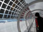 's Werelds eerste transportband met een fotovoltaïsch systeem