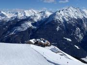 Het Wildkogelhaus bevindt zich midden in het skigebied.