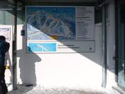 Informatiebord bij het bergstation van de gondel