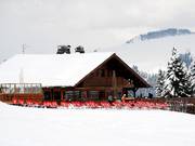 Op 1650 meter hoogte, op de top van de Mont Lachat, ligt het restaurant La Belle Metairie.