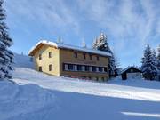 Berggasthof Scharfetter bij het bergstation van de Kaibling 6er