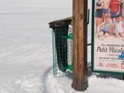 Prullenbak bij het liftstation