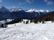 Diepe sneeuwhellingen tot aan Ftan