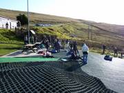 De beginnerspiste wordt ook gebruikt voor tubing.