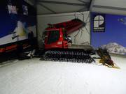 De pistenbully prepareert de complete skihal