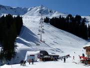 Steinbergkogel - 8-persoons hogesnelheidsstoeltjeslift (koppelbaar) met kap en stoelverwarming