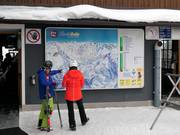 Informatiebord bij het bergstation Hochoetz