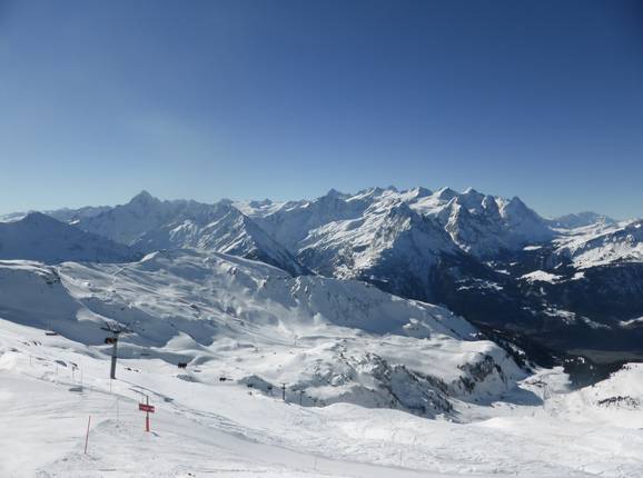 Uitzicht richting Wetterhorn en Finsteraarhorn