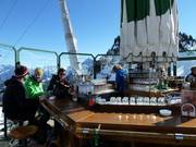 Bij zonneschijn geniet je zonder jas boven.